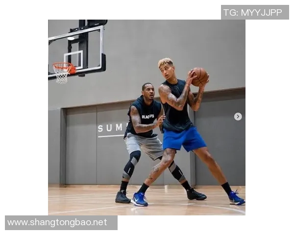 战术解码：背打转身抓时机 “借力打力”巧过人